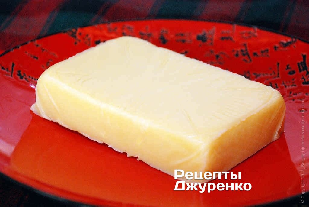 Твердий (напівтвердий) сир.