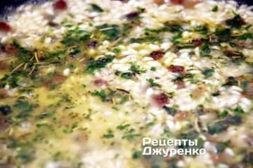 Постепенно добавлять жидкость