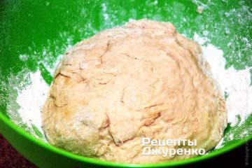 Скатать тесто в шар и поставить в теплое место на 1 час