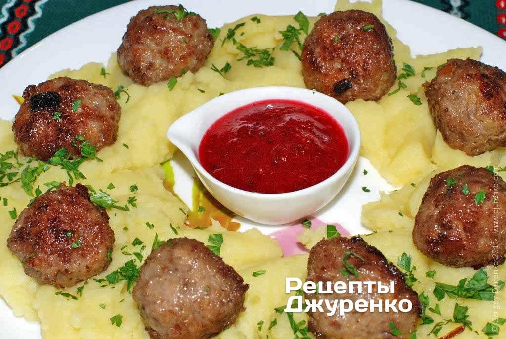 Фрикадельки по-шведски - мясные шарики из говядины с соусом