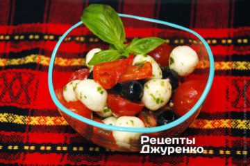 Поставить салат в холодильник