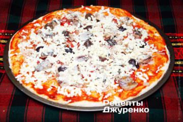 посыпать моцареллой