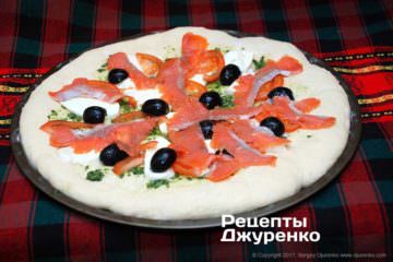 Розкласти копчену сьомгу