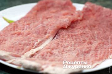Отбить эскалопы до толщины 5 мм Отбить эскалоп до толщины 5 мм