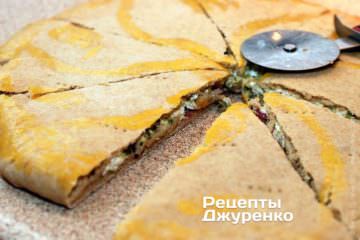 Розрізати фокаччу на частини Розрізати фокаччу на частини
