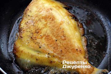 Жарить по 5-7 минут с двух сторон Жарить по 5-7 минут с двух сторон