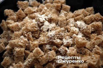 посолить небольшими порциями мелкой соли «экстра» и добавлять 1-2 щепотки сушеного чеснока посолить и добавлять чеснока