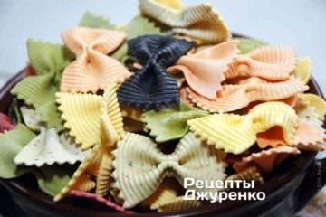 фарфалле в соусе из вешенок