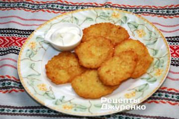 съесть со сметаной