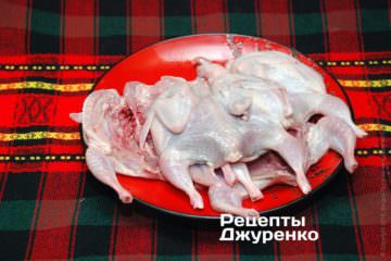 Ножицями розрізати тушки