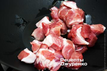Обсмажити свинину в воке
