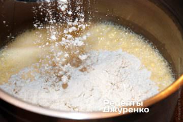 Добавить муку