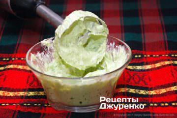 очень тщательно измельчить смесь