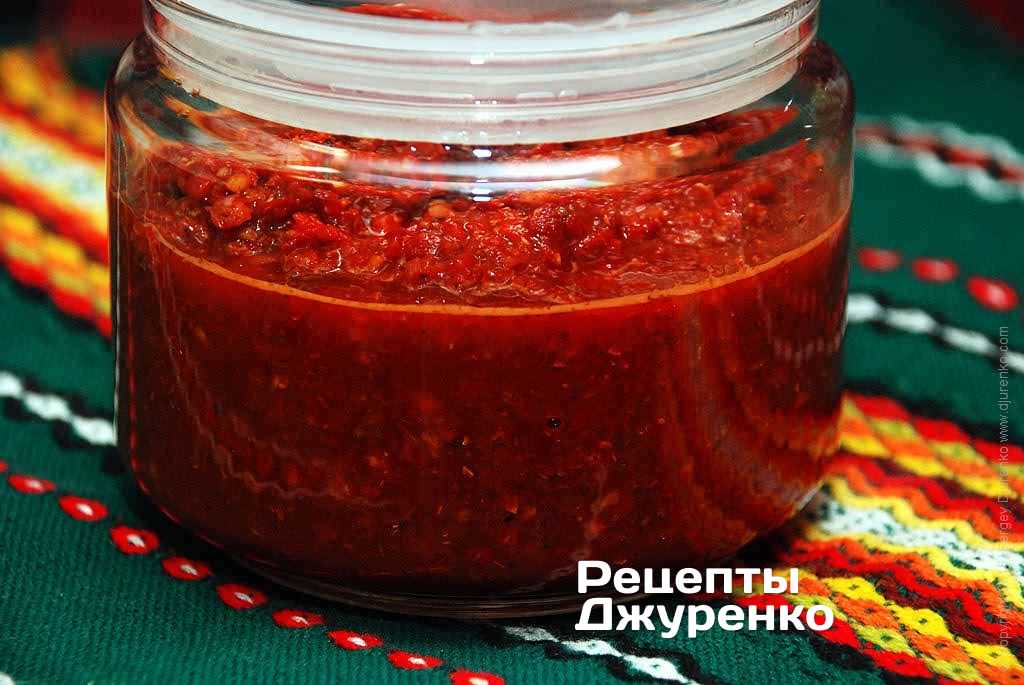 Отриману суміш в Абхазії називають «перцева сіль» або «аджіктцатца» — сіль, перетерта з травами.