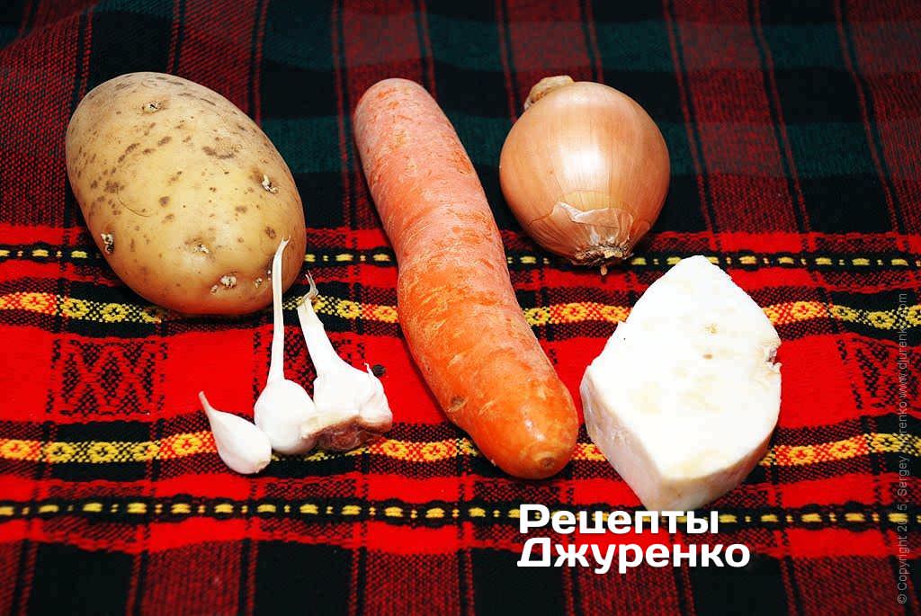 Картофель, морковка, лук и чеснок. Корень сельдерея.