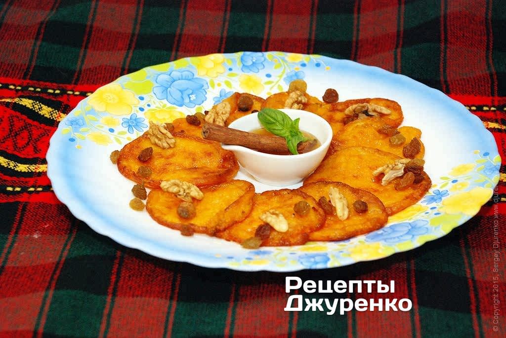 Оладки полити медом.