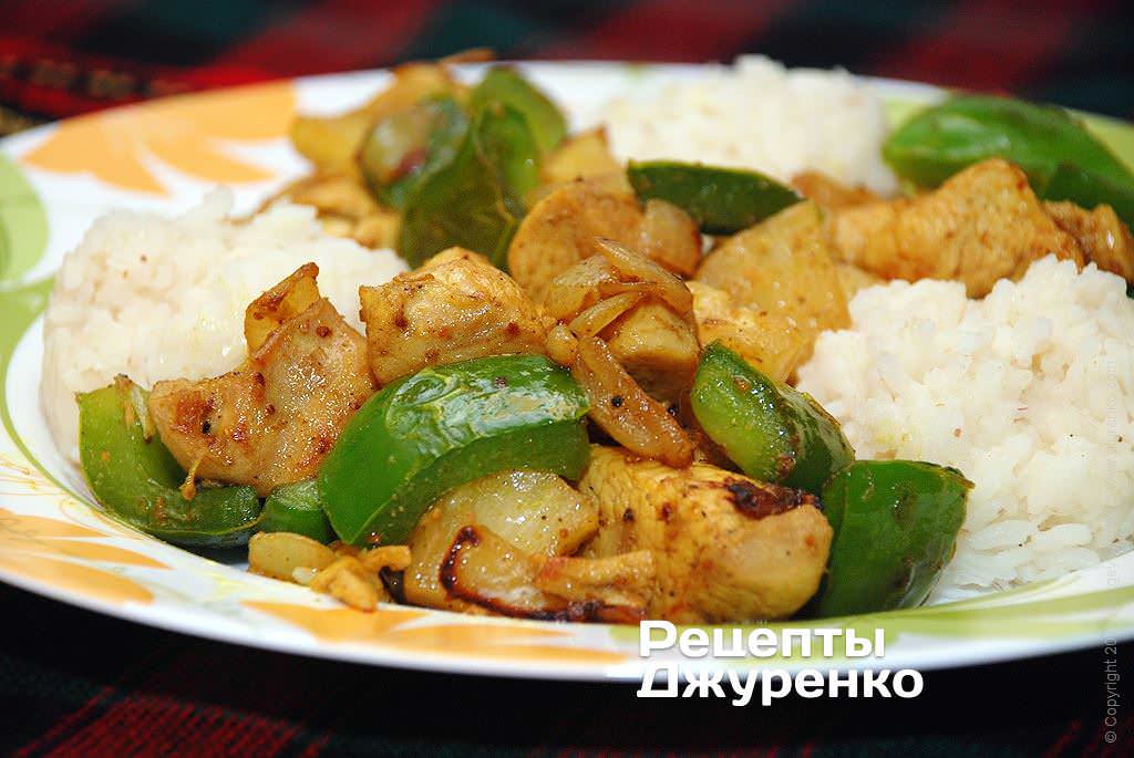 Курица с карри, перцем и ананасом