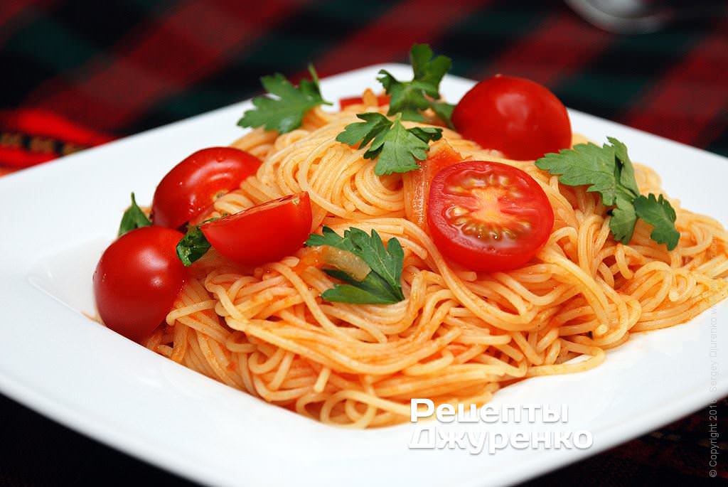 Спагетті з томатами