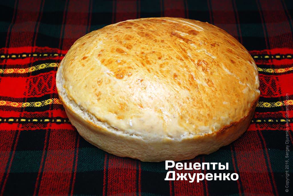 Пшеничный хлеб в форме.