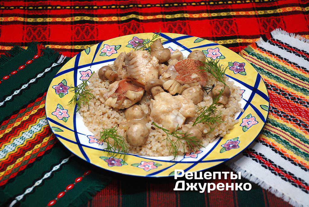 Фото рецепта: Риба з шоколадом і грибами в соусі по-астурійськи