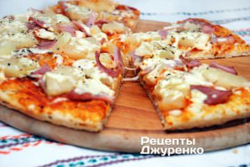 пицца с ананасом и ветчином