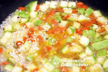 ризотто с кабачками и фаршем. risotto squash 06. ризотто с кабачками и фаршем фото. ризотто с кабачками и фаршем-risotto squash 06. картинка ризотто с кабачками и фаршем. картинка risotto squash 06. Курицу отвариваем до готовности.