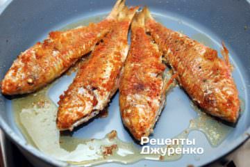 Жарить барабульку до румяной корочки