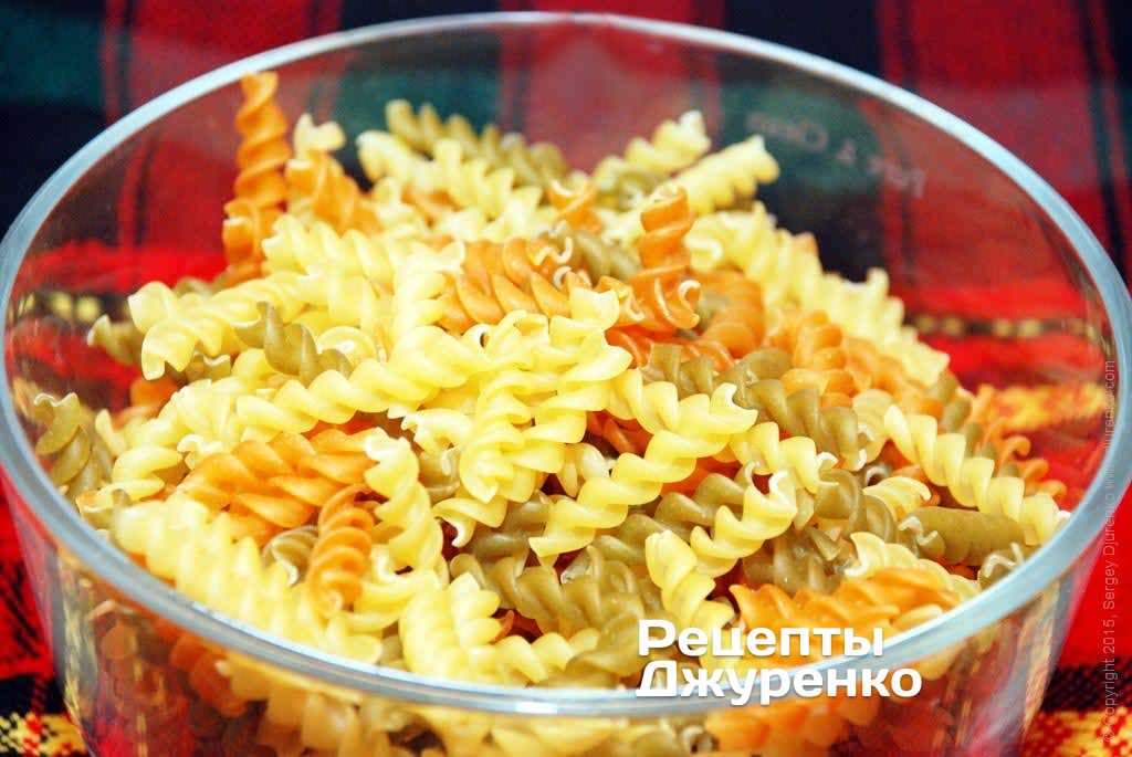 Паста fusilli — короткая фигурная паста.