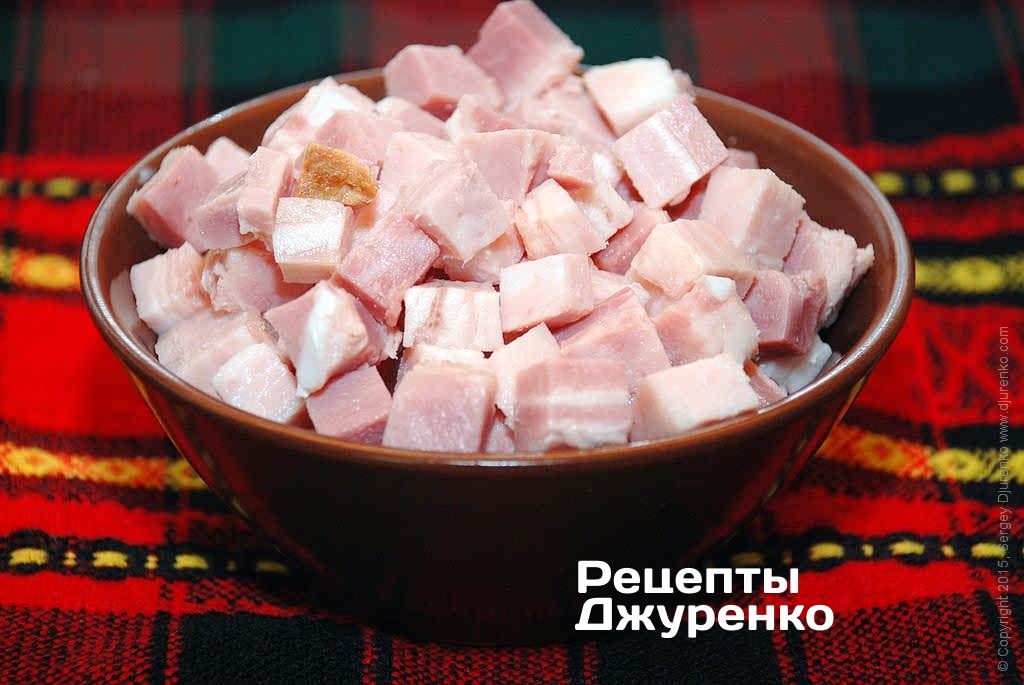 Chop the bacon (guanciale, pancetta) into cubes or strips.