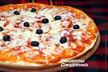 Мясная пицца с моцареллой