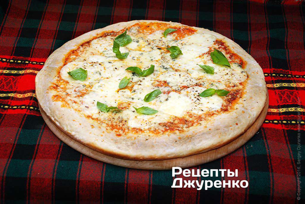  Готова страва Піца 4 сира — з моцарелою, пармезаном, дор блю і емменталь. 