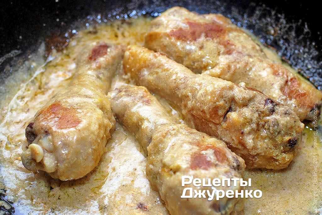 Готовий соус і курячі ніжки.