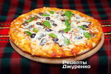 Піца з рибою (сардинами)