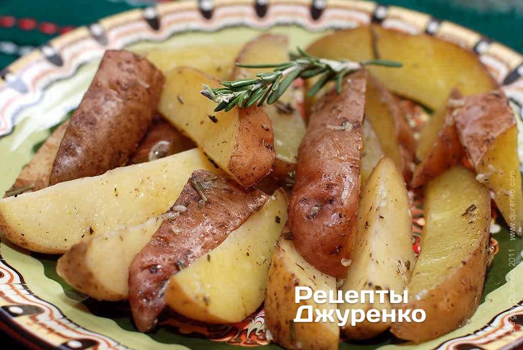 Фото рецепта: Картопля в духовці запечена зі свіжим розмарином
