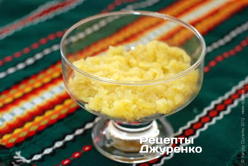 Салат из печени трески с картофелем, яйцами и огурцами