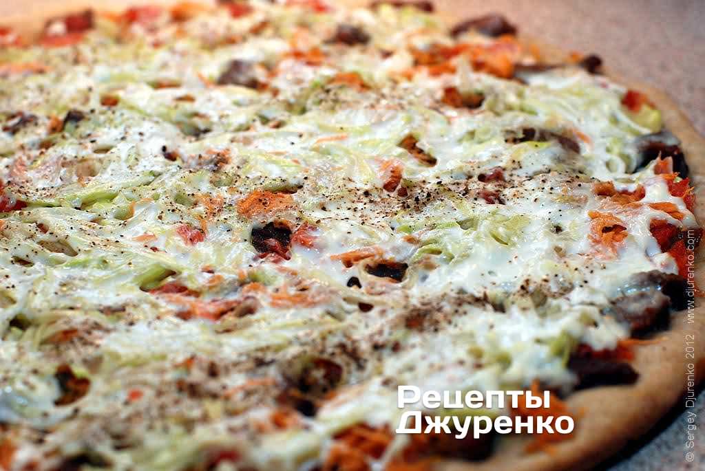 Фото рецепта: Піца з індичкою, різними овочами і грейпфрутом