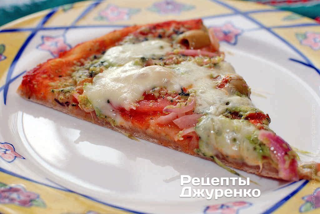 пицца с луком и оливками