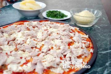 Разложить курицу.