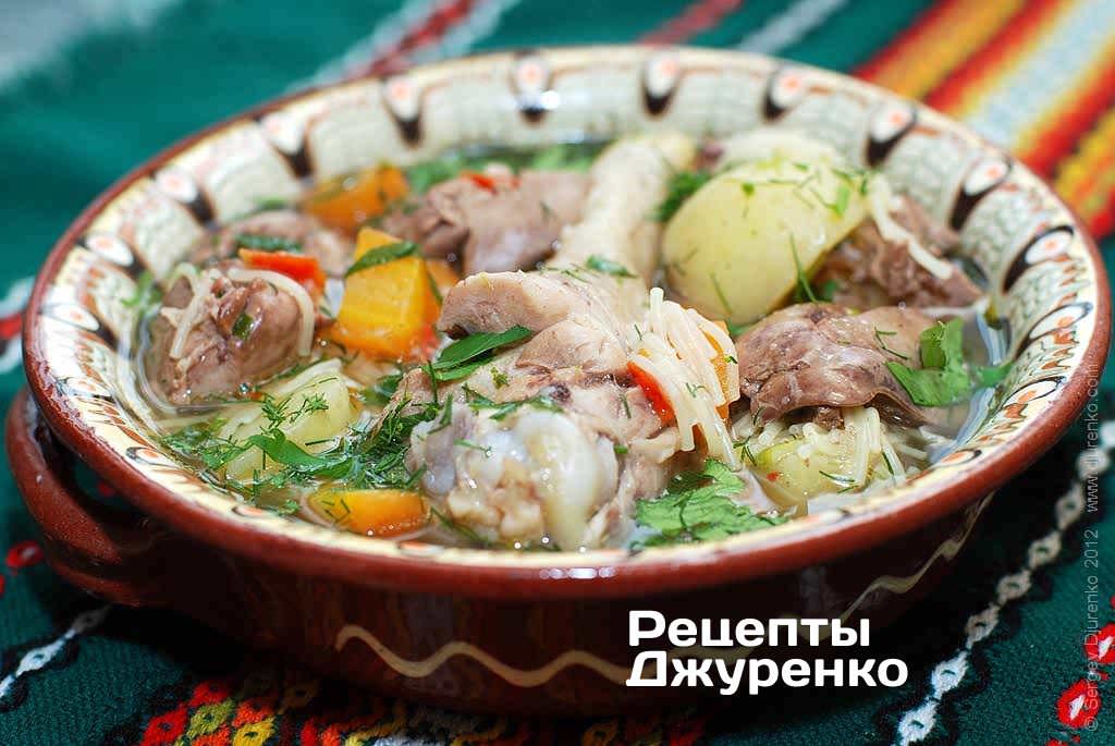 Рецепты с потрохами с фото. Суп с куриными потрошками. Суп из куриных потрохов. Суп с потрохами. Супчик куриный с потрошками.