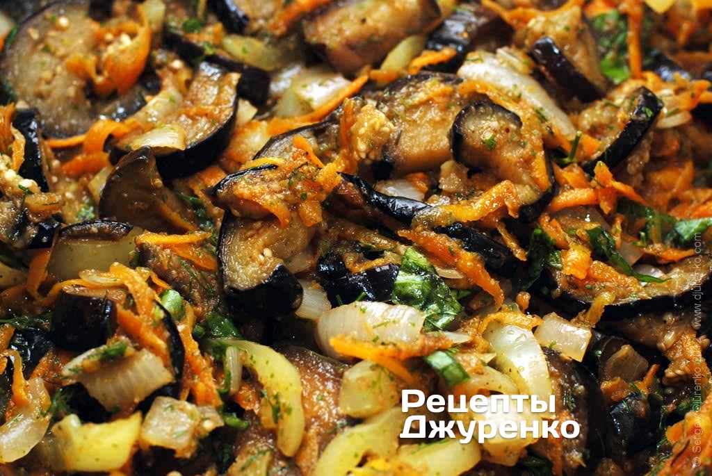 Баклажаны на сковороде с овощами вкусно. Синенькие на сковороде. Баклажаны на сковороде. Вкусные баклажаны на сковороде. Блюда с жареным баклажаном.