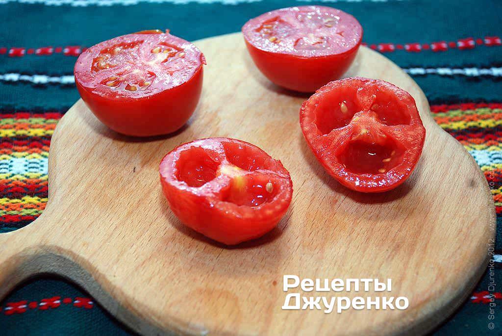Подготовить и нарезать помидоры.