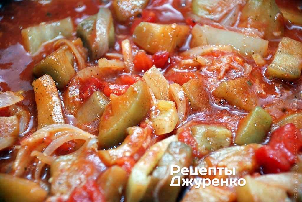 Налити томатний сік і смажити до готовності.
