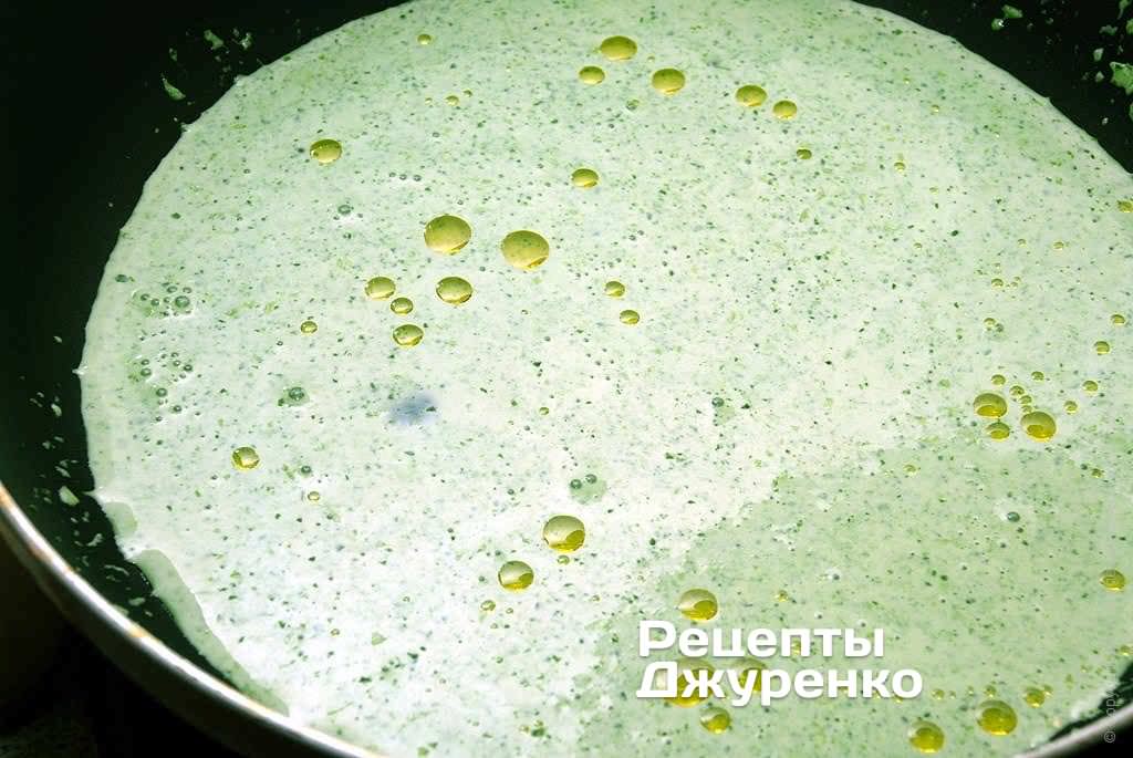 Подрібнити шпинат з вершками і лаймом.