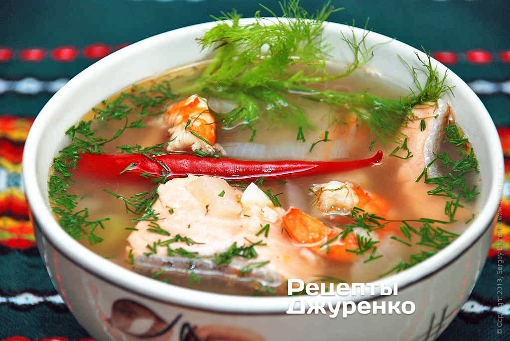 Готова страва Суп з рибою та фенхелем, овочами та креветками