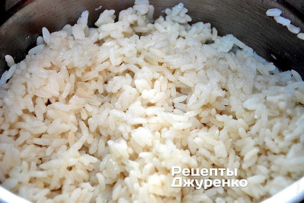 Отварить 1 стакан рассыпчатого риса.
