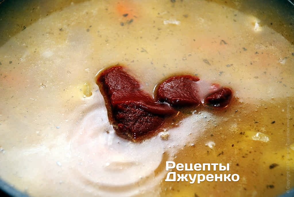 Додати втоматний суп з квасолею 1 ст. л. томатної пасти.