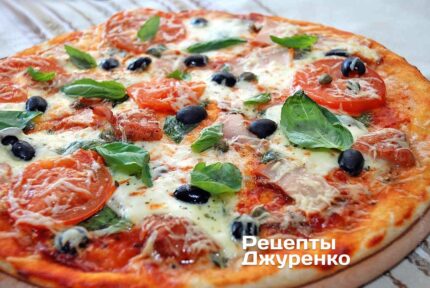 Пицца с копченой курицей