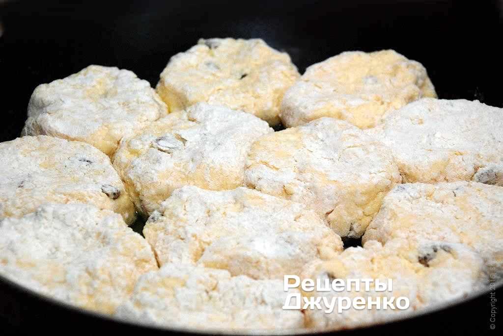 1. Классические сырники с яйцом и мукой