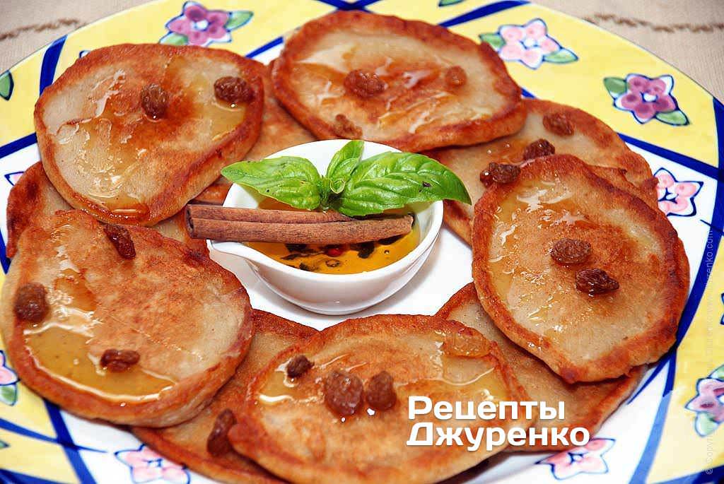 посыпать изюмом