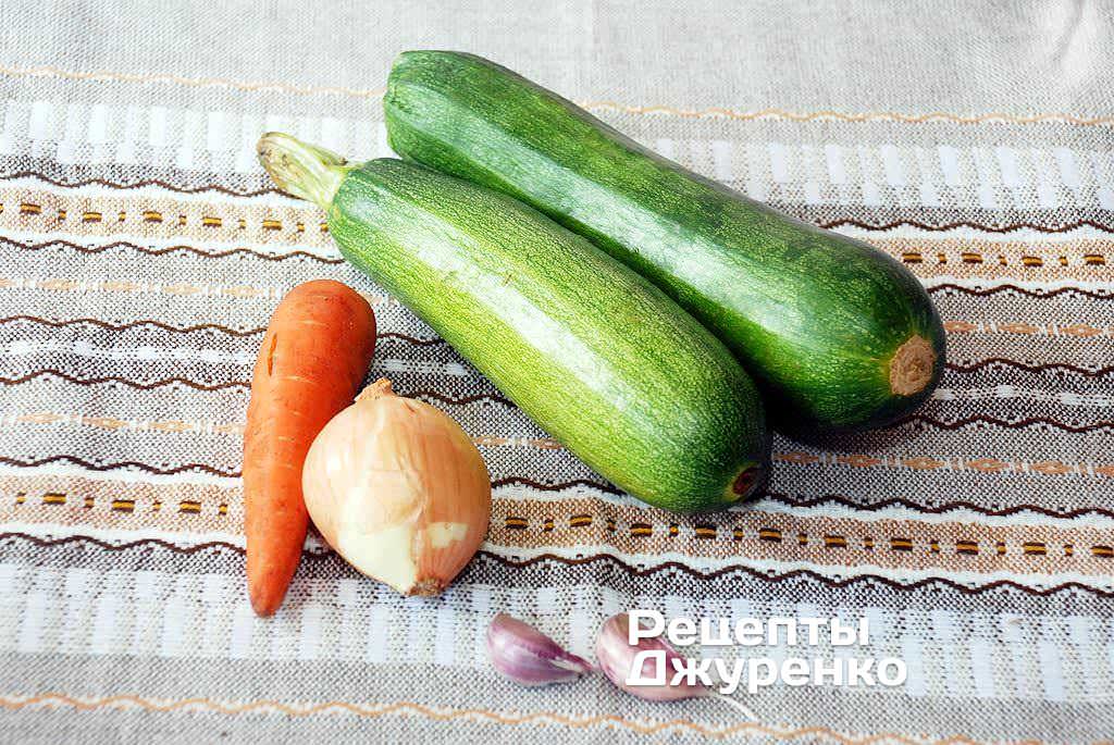 Кабачки и овощи для бульона.